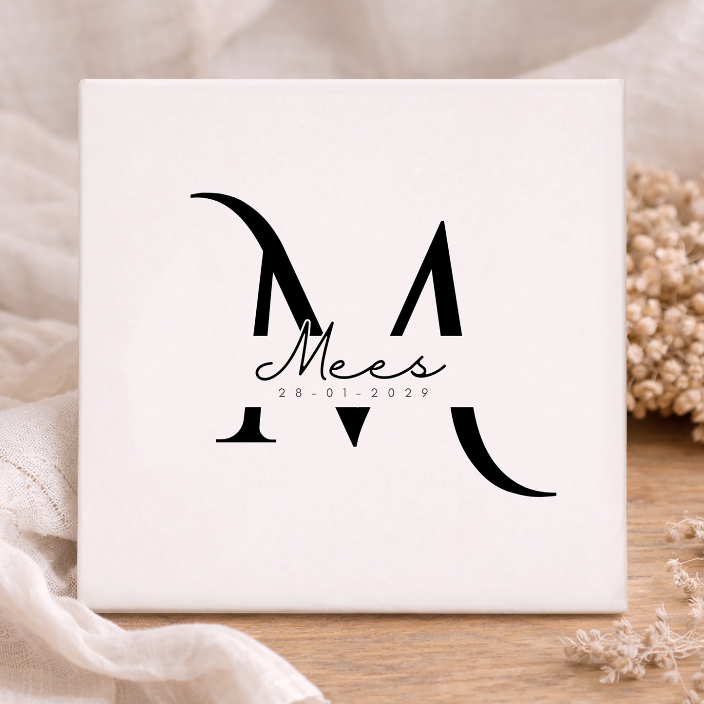 Geboorte Tegel - Elegant met Hoofdletter, Naam en Datum Gepersonaliseerd