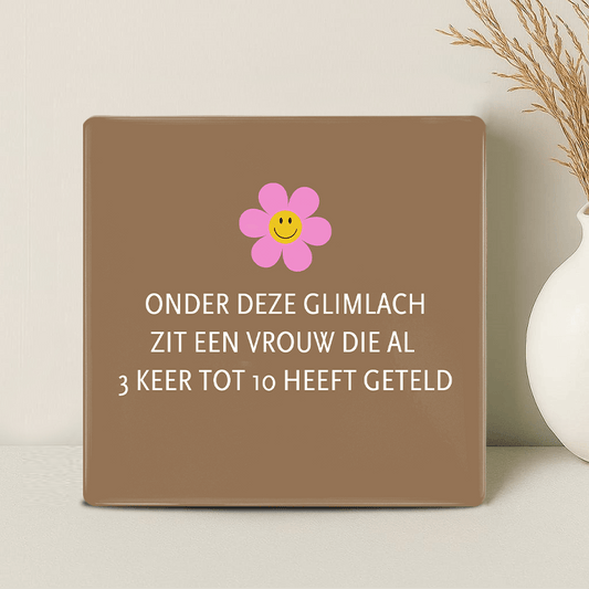 Tegel - Onder deze glimlach zit een vrouw die al 3 keer tot 10 heeft geteld
