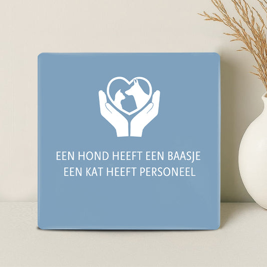 Tegel - Een hond heeft een baasje, een kat heeft personeel