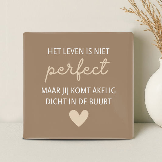Tegel - Het leven is niet perfect maar jij komt akelig dicht in de buurt
