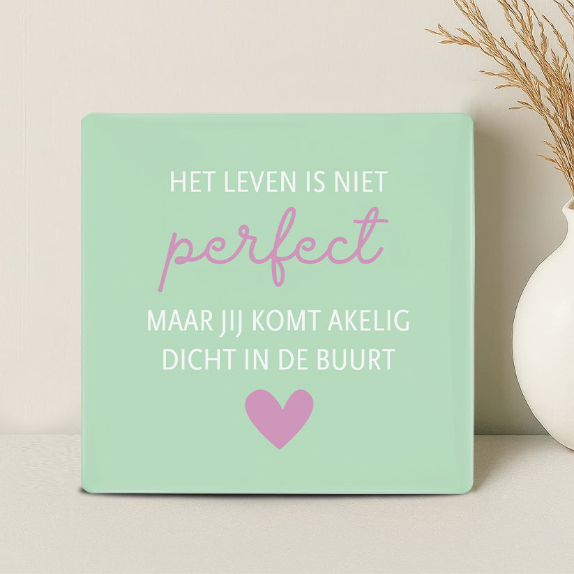 Tegel - Het leven is niet perfect maar jij komt akelig dicht in de buurt