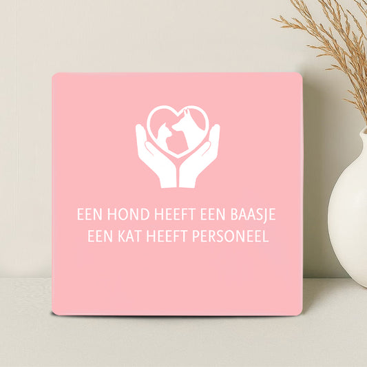 Tegel - Een hond heeft een baasje, een kat heeft personeel