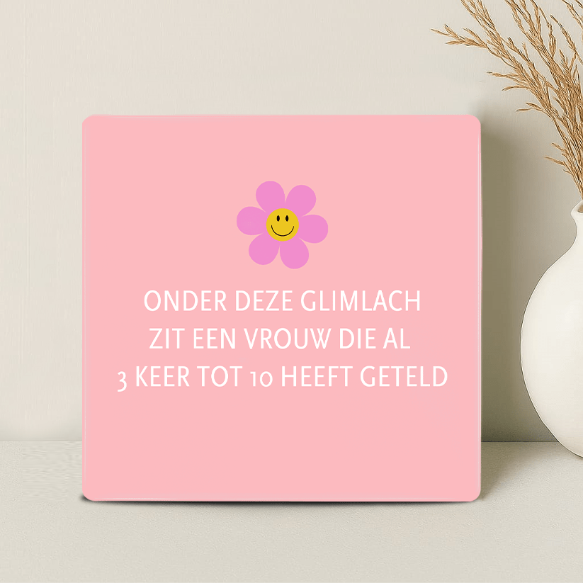 Tegel - Onder deze glimlach zit een vrouw die al 3 keer tot 10 heeft geteld