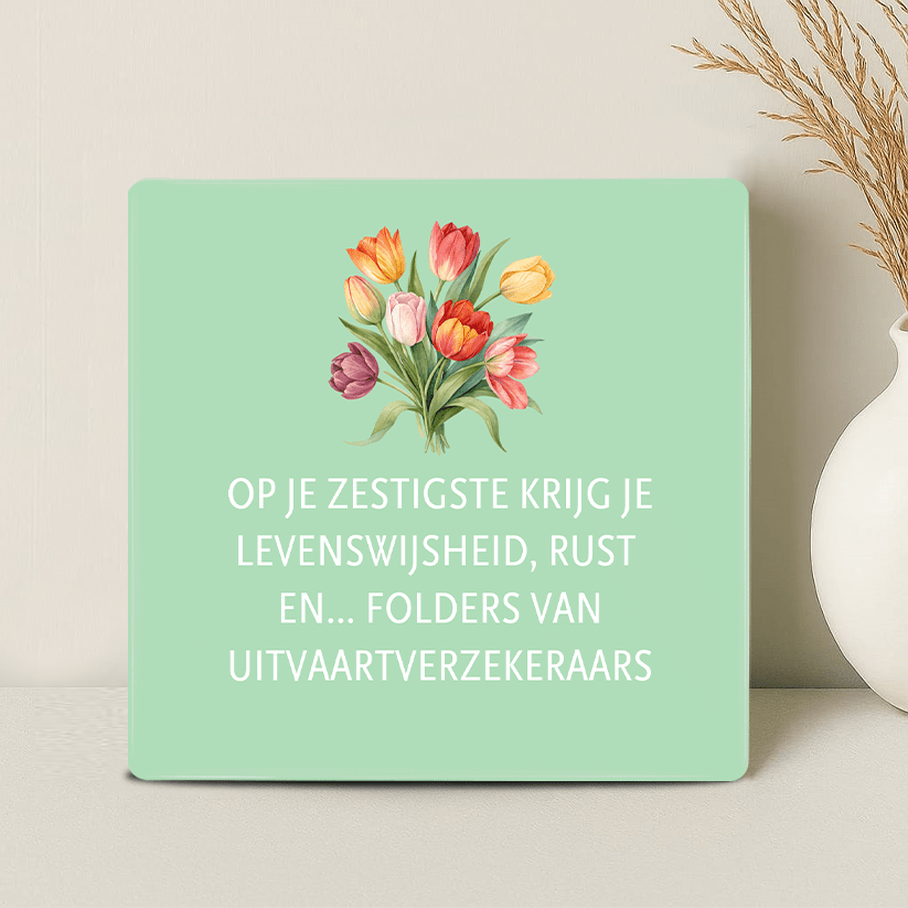 Tegel - Op je zestigste krijg je levenswijsheid, rust… en folders van uitvaartverzekeraars - Printazzy